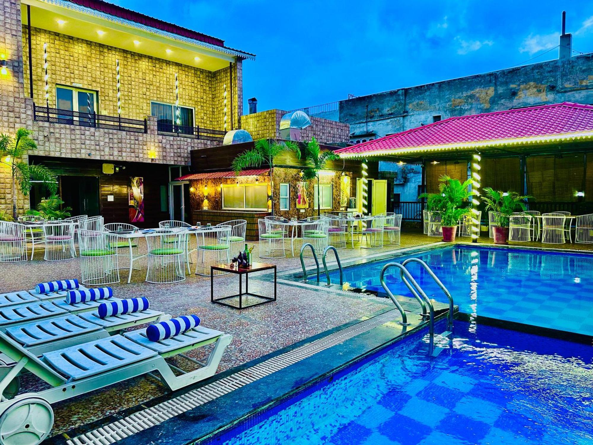 Hotel Grand Bhagwat, Udaipur Exterior foto
